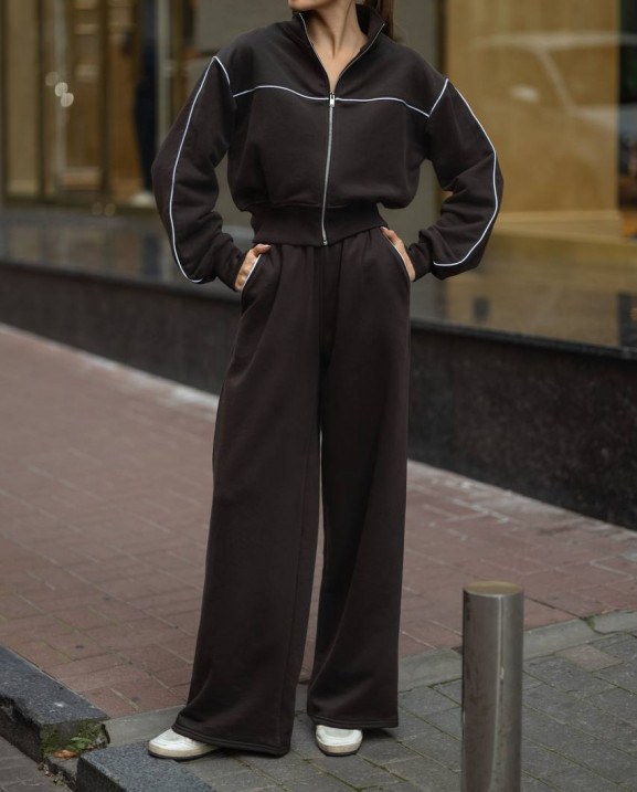 55 Костюм із трьохнитки з кантом